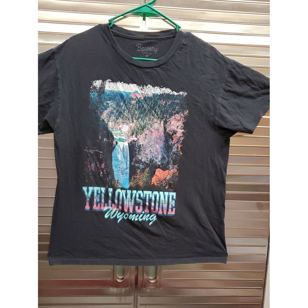 Yellowstone Wyoming Graphic Tee - Black